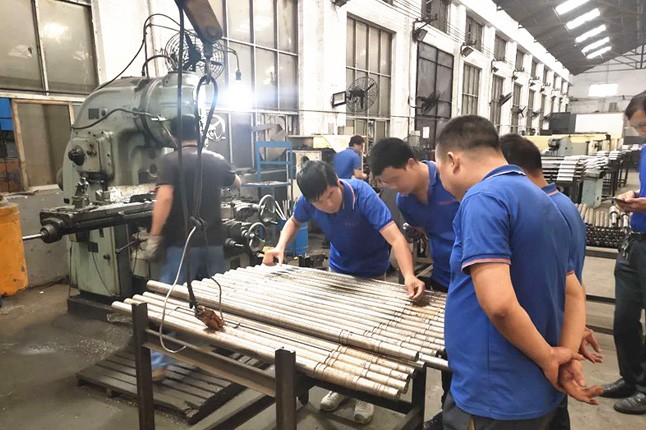 九游网页版·官方端入口每周对各个工序进行质量监督检验的现场。